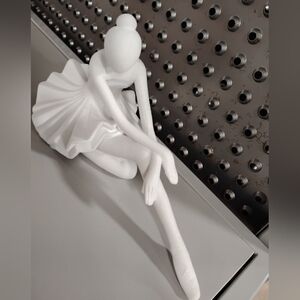New White Ballerina Figurine Decorative Sculpture